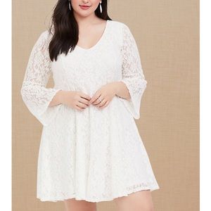 TORRID Size 00 LACE BELL SLEEVE MINI DRESS NWT